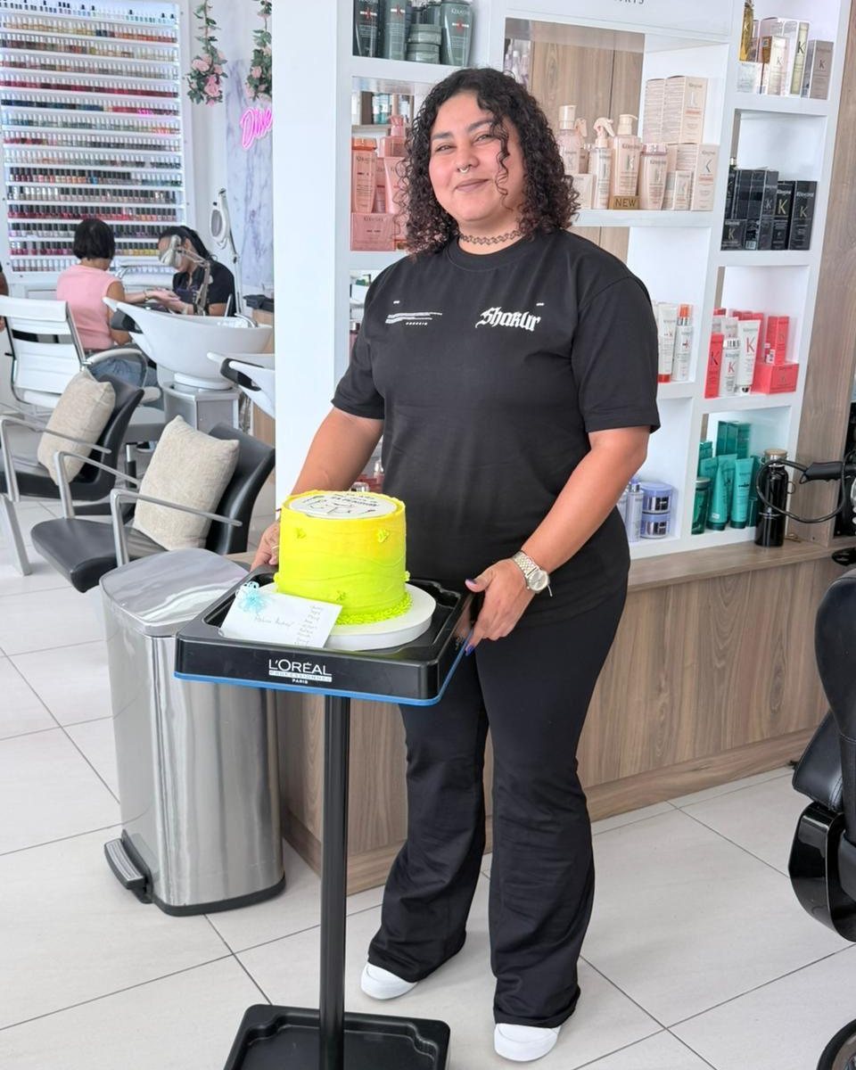 🎉✨ Feliz cumpleaños, Audrey!✨🎉

Nos ta deseabo un dia yena cu alegria y momento nan special. Cu aña cu ta bin, tin hopy exito y felicidad! 🥳💛

Te deseamos un día lleno de alegría, sonrisas y momentos especiales. ¡Que este nuevo año venga con mucho éxito y felicidad! 🥳💛

Yuda nos felicita Audrey!